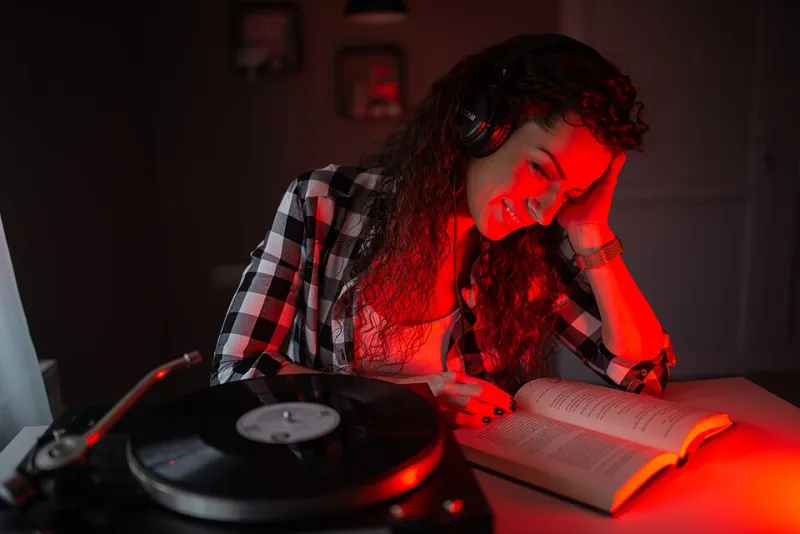 Infinite Skips, Zero Satisfaction: Why Listeners Are Running Back to the Comfort of Radio Rotation